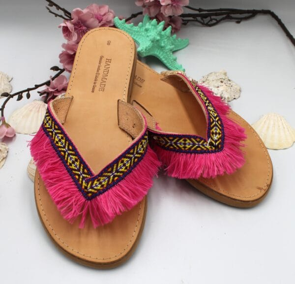 Χειροποίητα Σανδάλια με boho φούξια τρέσα